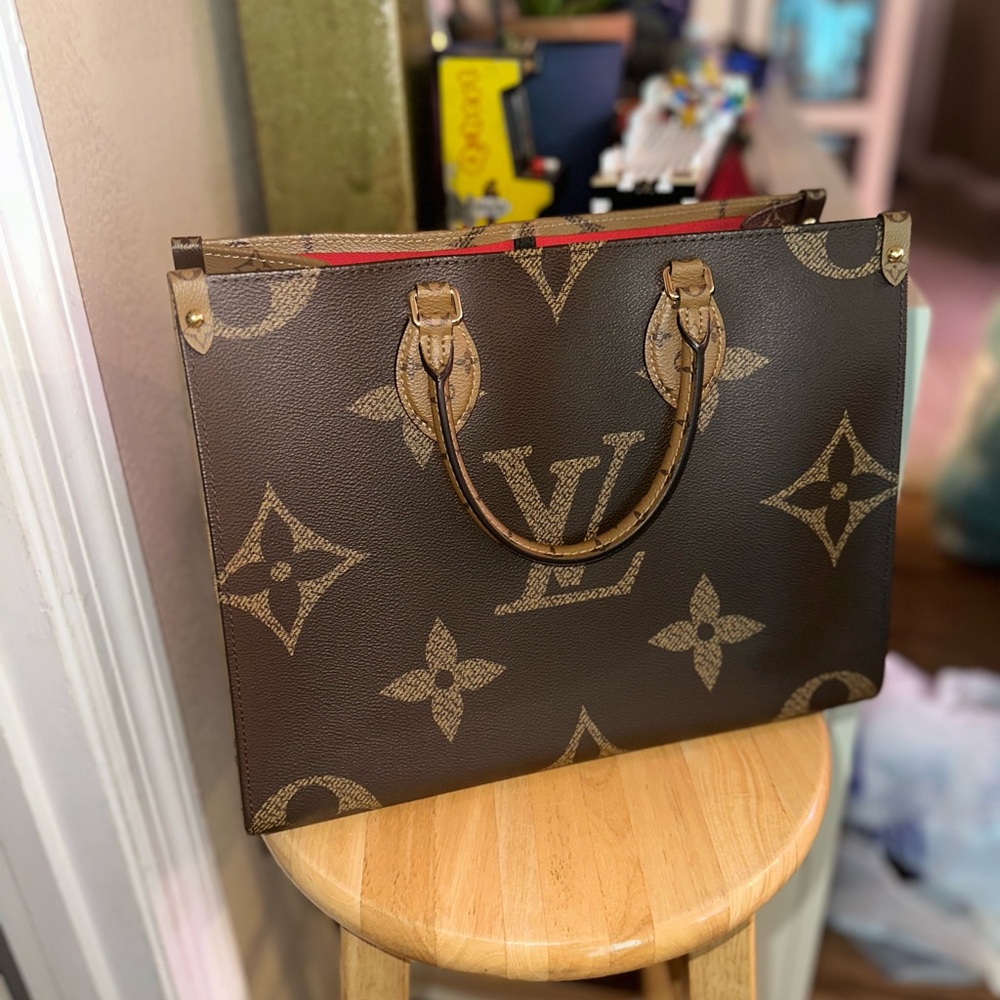LOUIS VUITTON ON THE GO MM